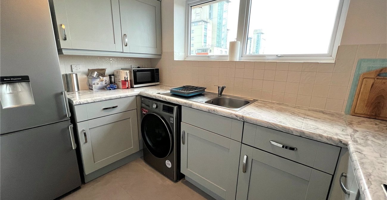 2 bedroom property for sale in London | Robinson Jackson