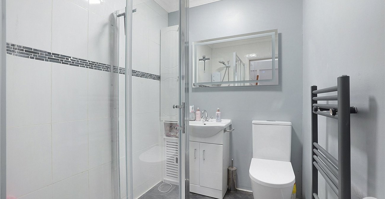 4 bedroom bungalow for sale in Halling | Robinson Michael & Jackson