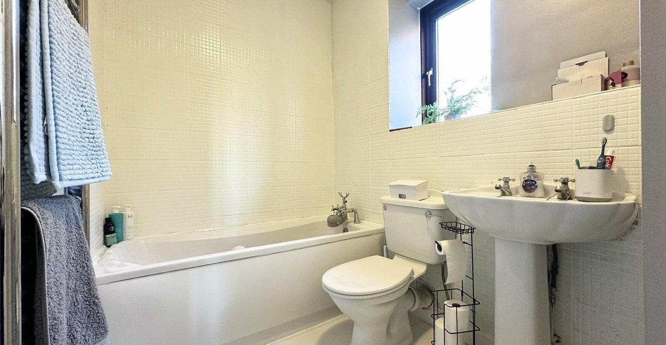 3 bedroom house for sale in Greenhithe | Robinson Jackson