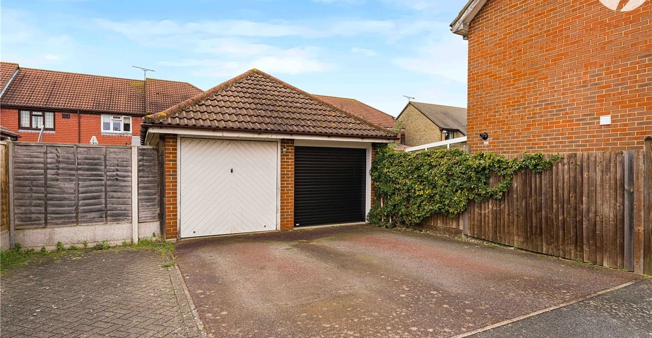 2 bedroom house for sale in Greenhithe | Robinson Jackson