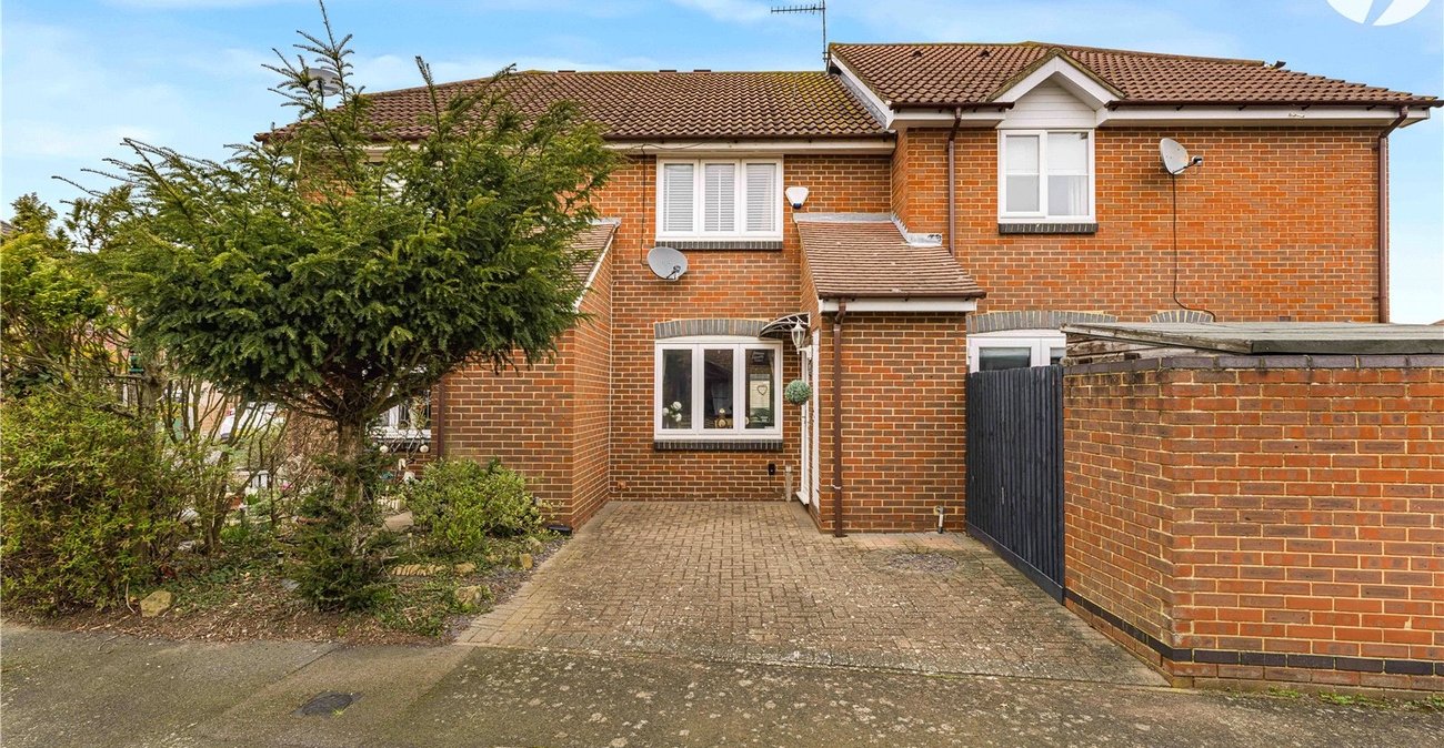 2 bedroom house for sale in Greenhithe | Robinson Jackson