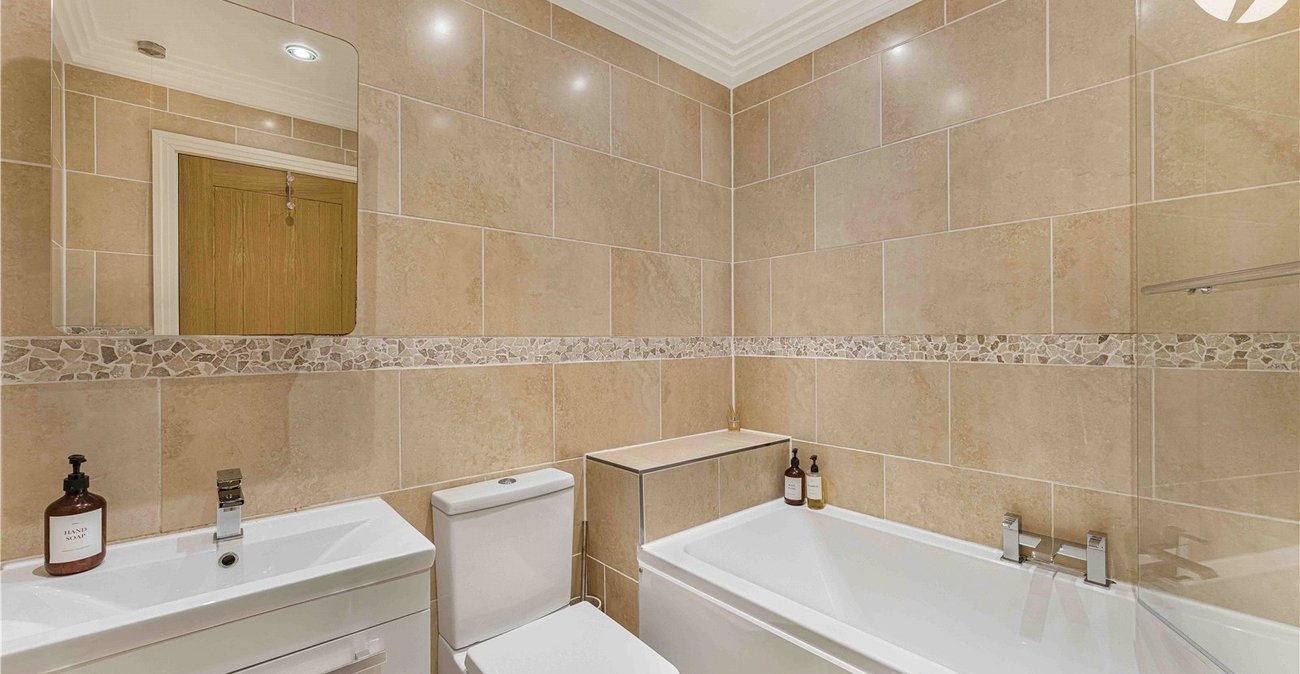 2 bedroom house for sale in Greenhithe | Robinson Jackson