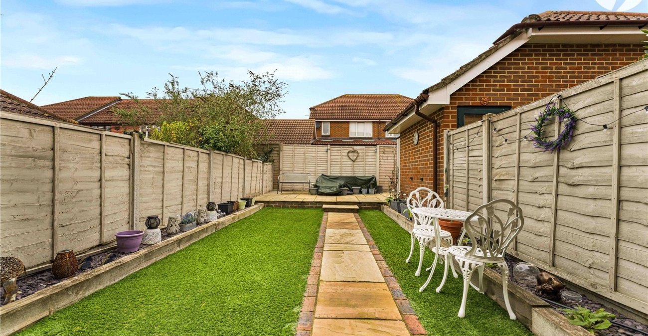 2 bedroom house for sale in Greenhithe | Robinson Jackson