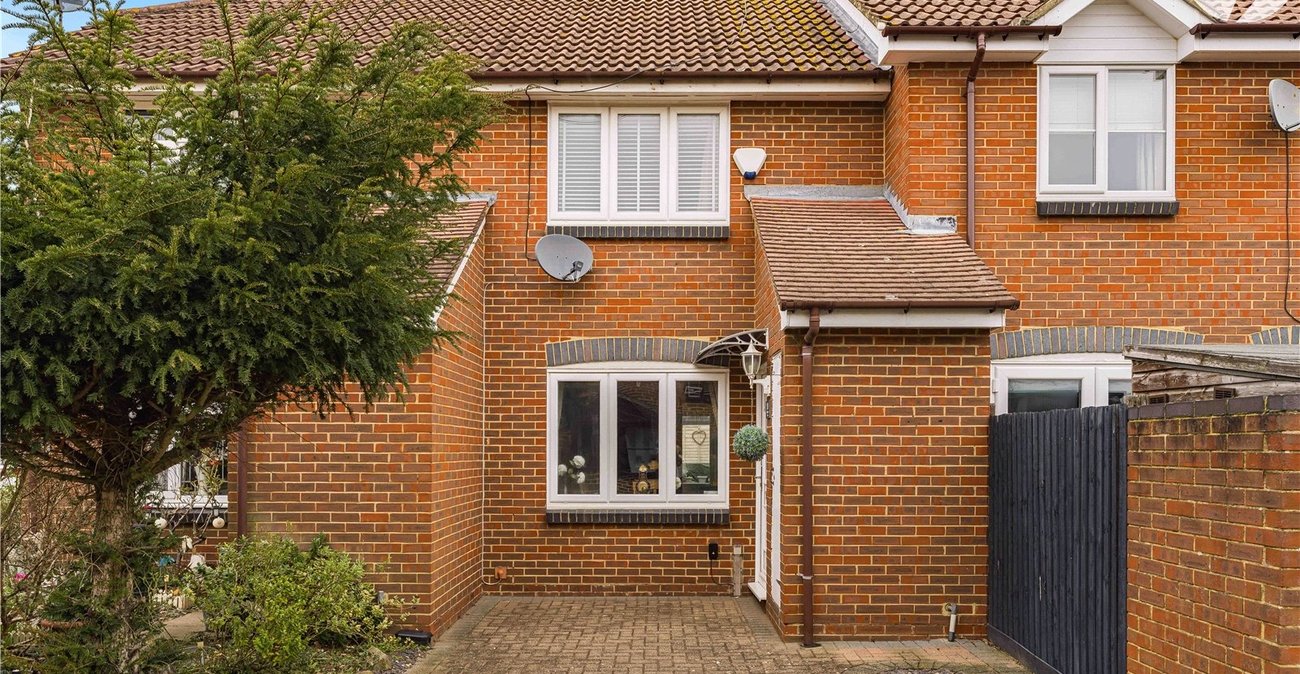2 bedroom house for sale in Greenhithe | Robinson Jackson