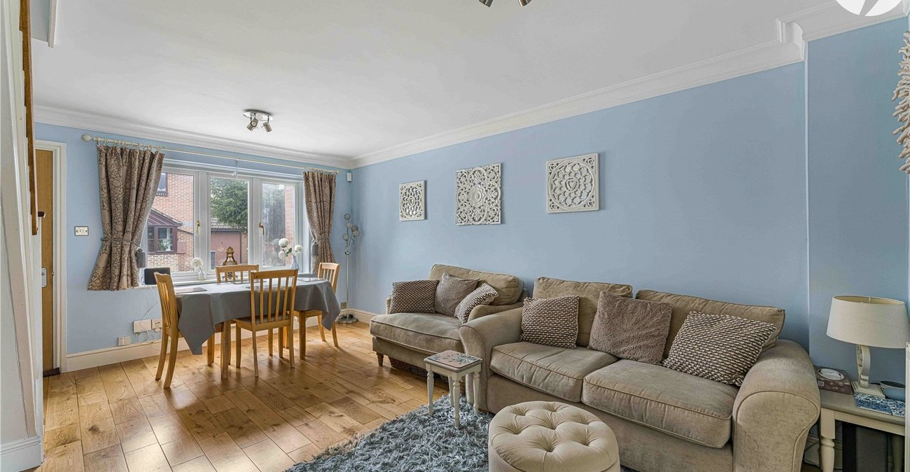 2 bedroom house for sale in Greenhithe | Robinson Jackson