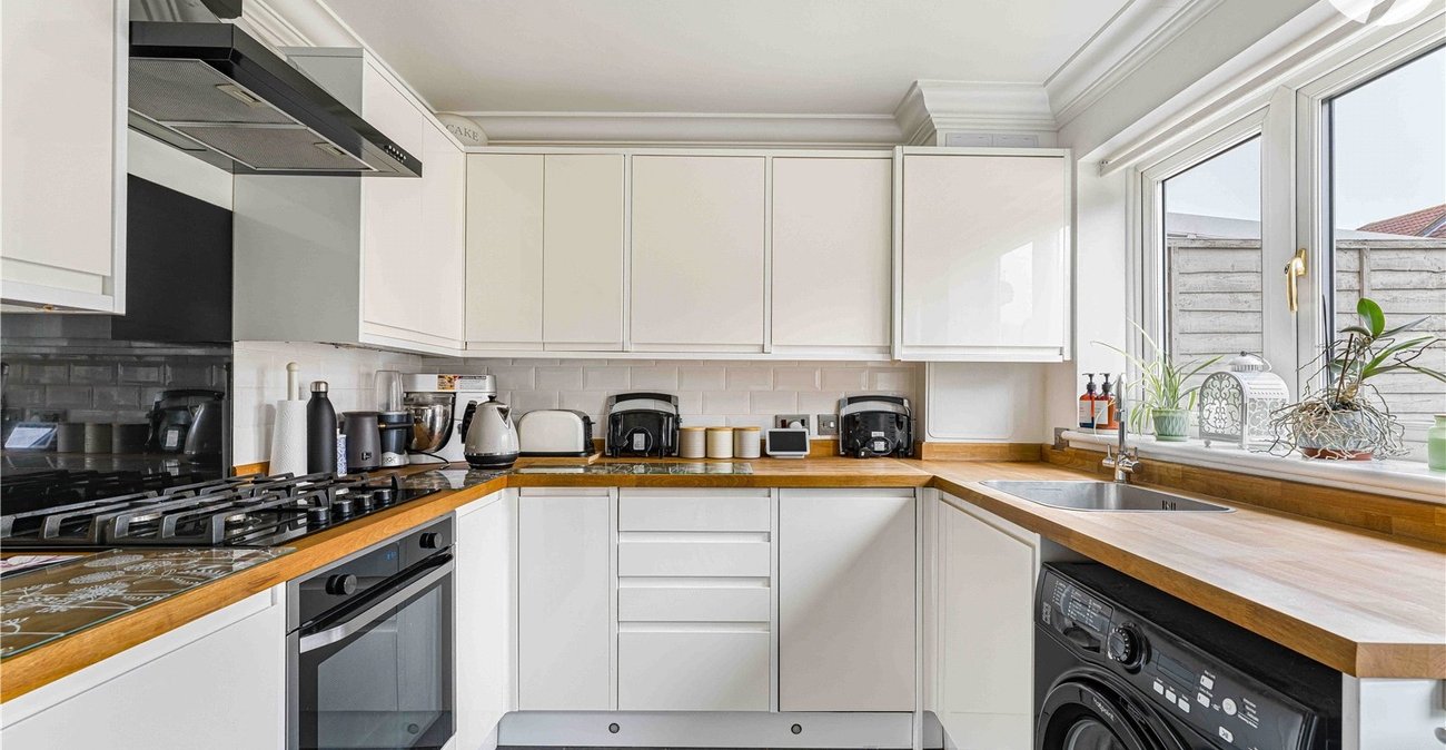 2 bedroom house for sale in Greenhithe | Robinson Jackson