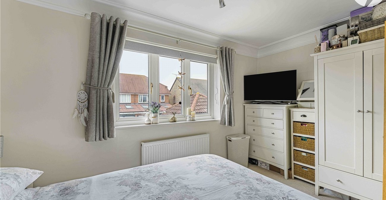 2 bedroom house for sale in Greenhithe | Robinson Jackson