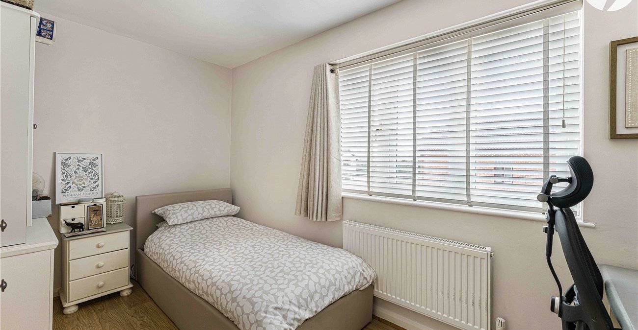 2 bedroom house for sale in Greenhithe | Robinson Jackson