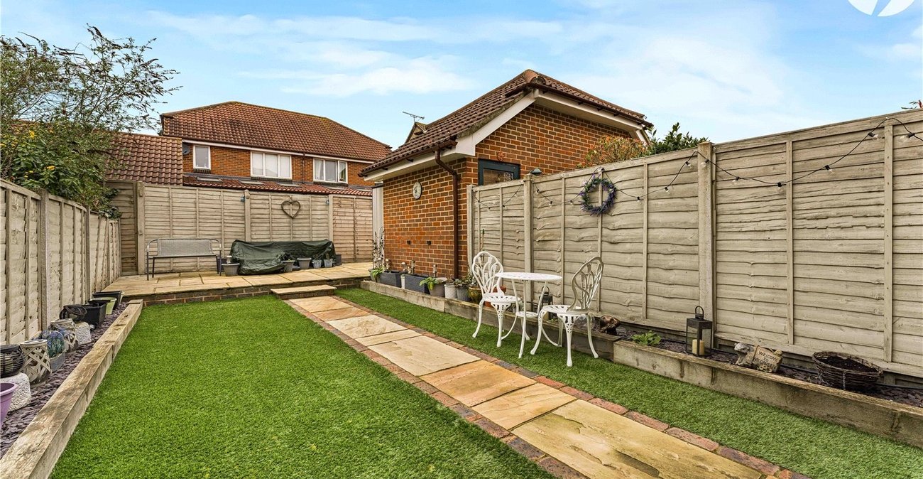 2 bedroom house for sale in Greenhithe | Robinson Jackson