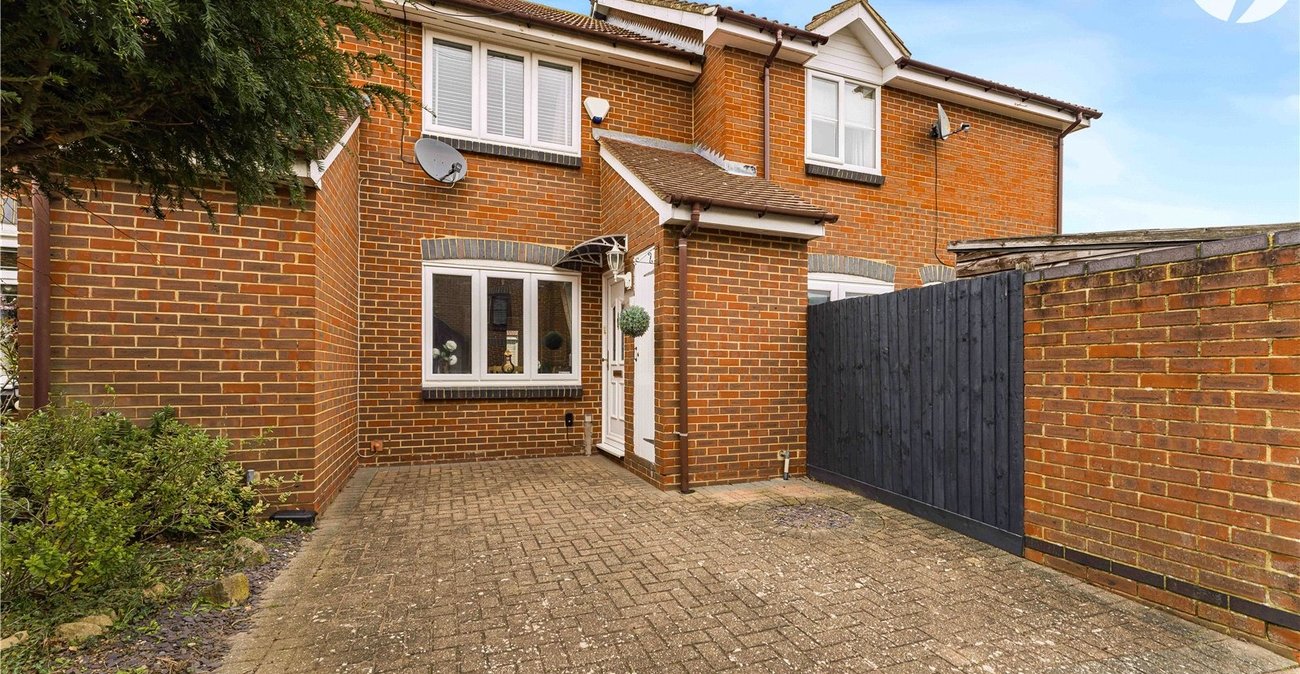 2 bedroom house for sale in Greenhithe | Robinson Jackson