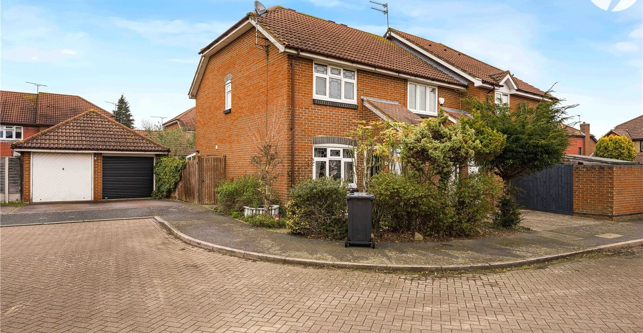 2 bedroom house for sale in Greenhithe | Robinson Jackson