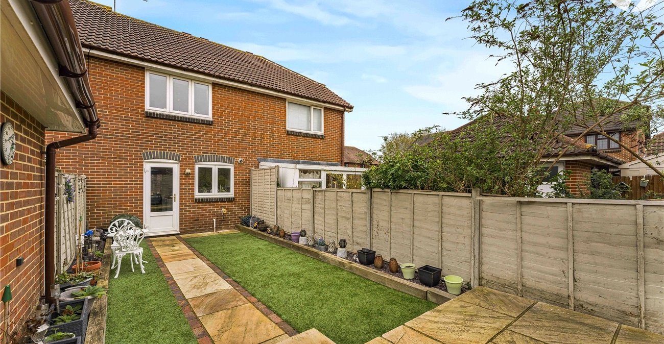 2 bedroom house for sale in Greenhithe | Robinson Jackson