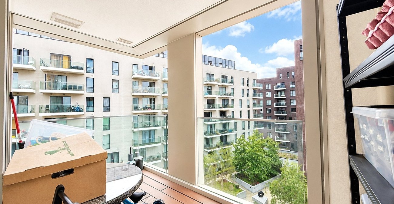 2 bedroom property for sale in London | Robinson Jackson