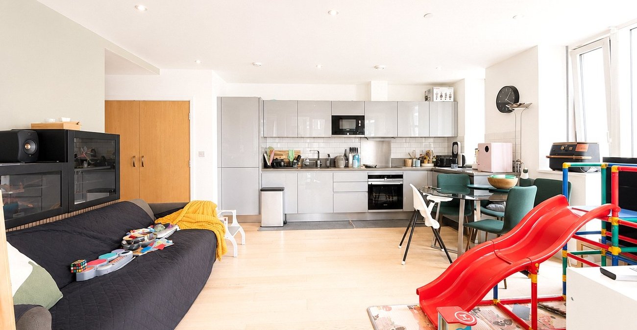 2 bedroom property for sale in London | Robinson Jackson