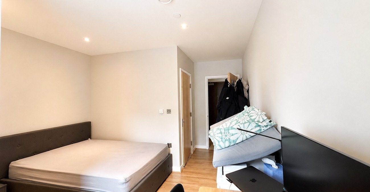 2 bedroom property for sale in London | Robinson Jackson