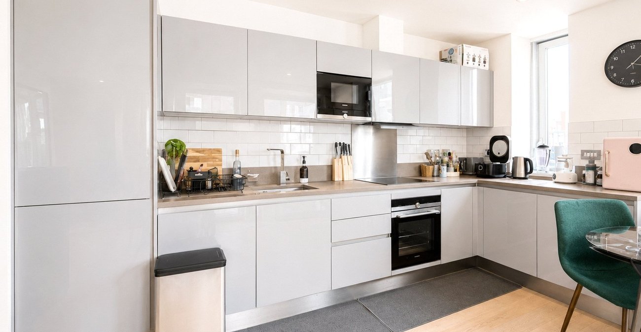 2 bedroom property for sale in London | Robinson Jackson