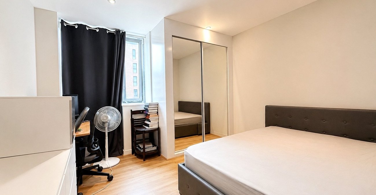 2 bedroom property for sale in London | Robinson Jackson