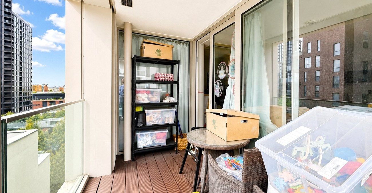 2 bedroom property for sale in London | Robinson Jackson
