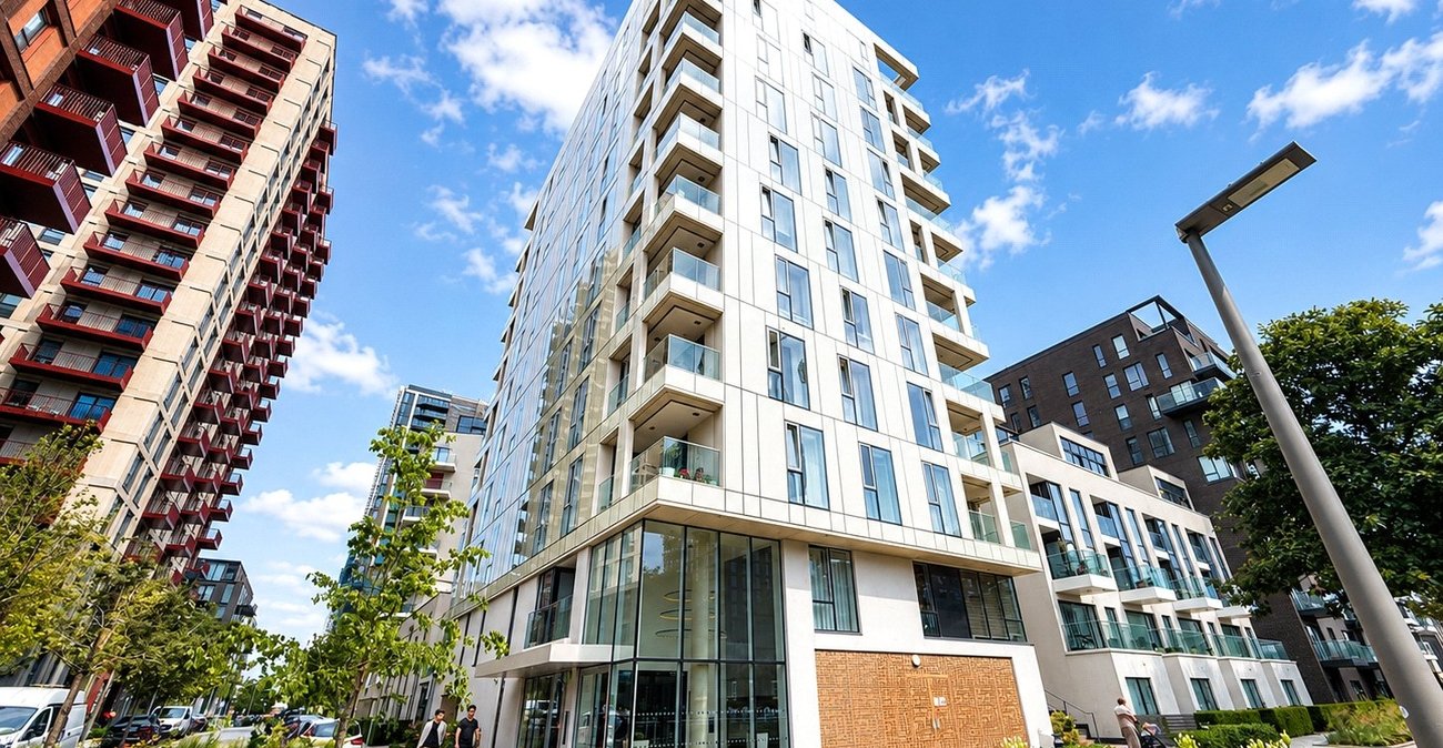 2 bedroom property for sale in London | Robinson Jackson