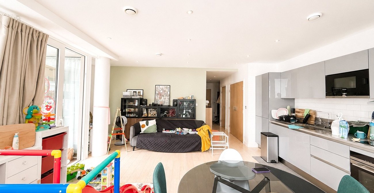 2 bedroom property for sale in London | Robinson Jackson