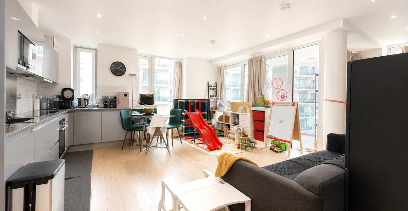 2 bedroom property for sale in London | Robinson Jackson