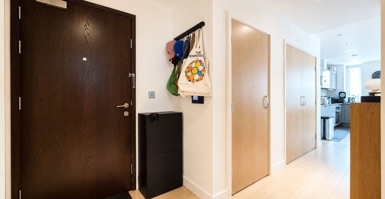2 bedroom property for sale in London | Robinson Jackson