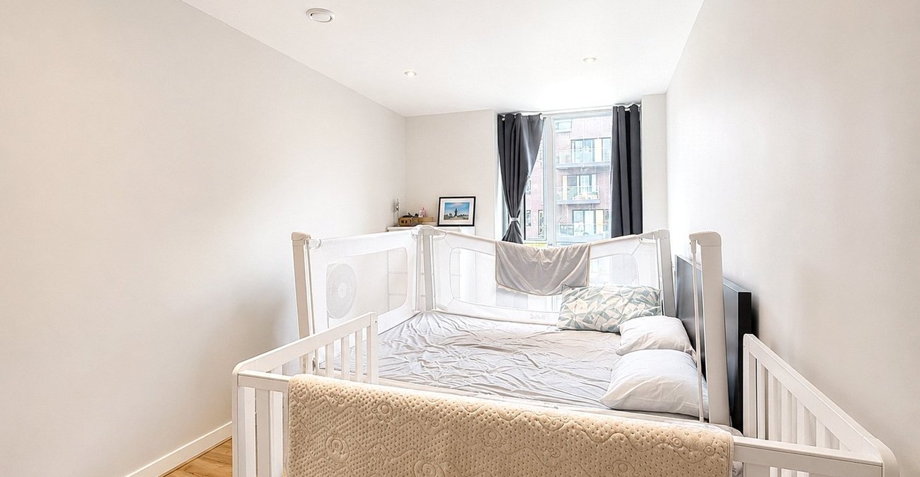 2 bedroom property for sale in London | Robinson Jackson