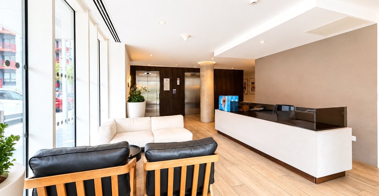 2 bedroom property for sale in London | Robinson Jackson