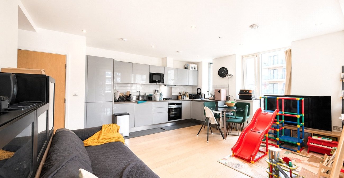 2 bedroom property for sale in London | Robinson Jackson