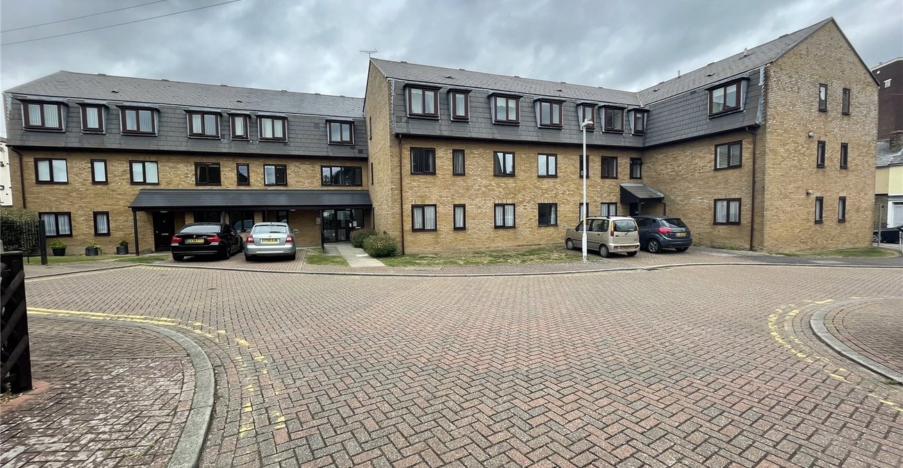 1 bedroom property for sale in Gravesend | Robinson Michael & Jackson
