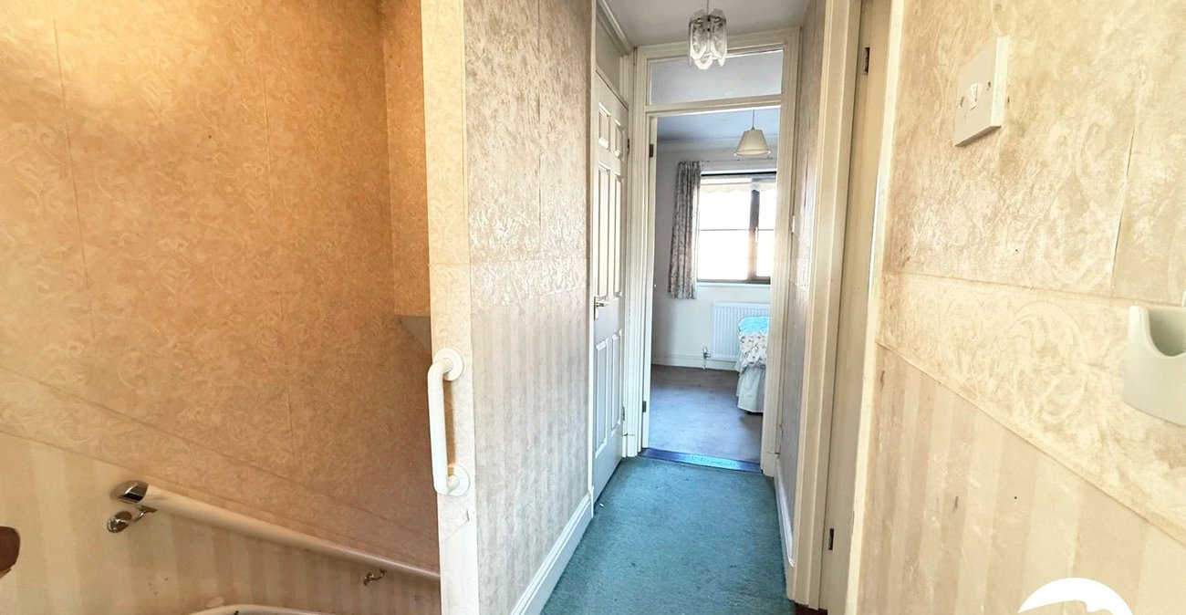 2 bedroom house for sale in London | Robinson Jackson