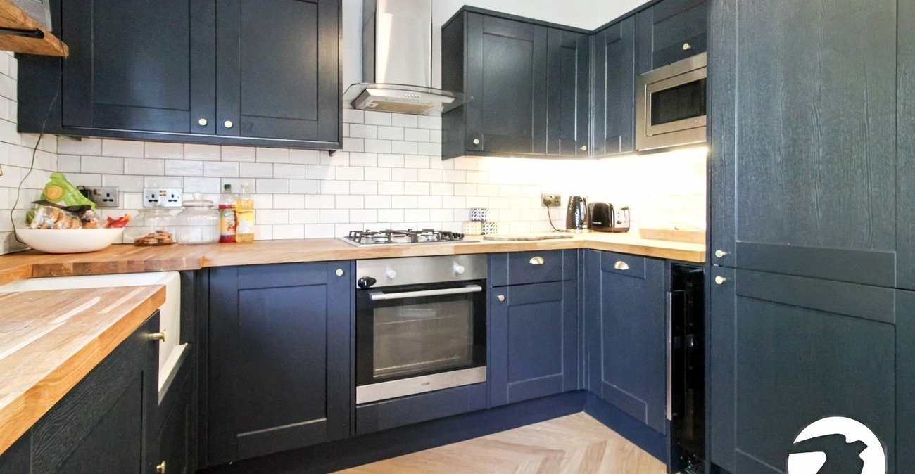 2 bedroom property for sale in London | Robinson Jackson