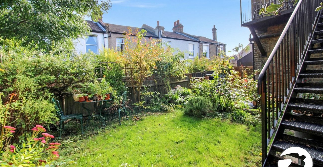 2 bedroom property for sale in London | Robinson Jackson