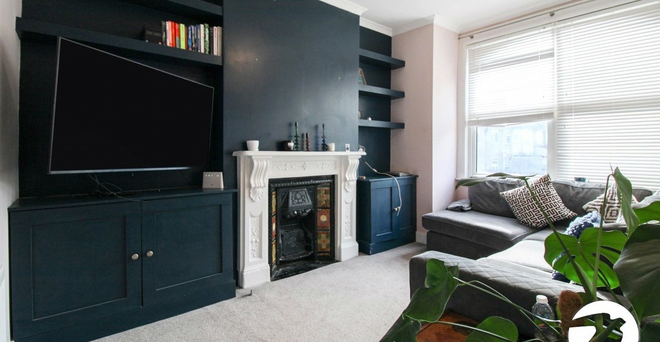 2 bedroom property for sale in London | Robinson Jackson