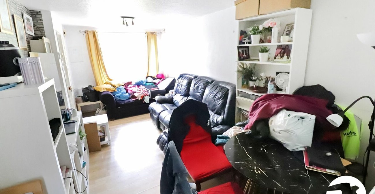 2 bedroom house for sale in London | Robinson Jackson