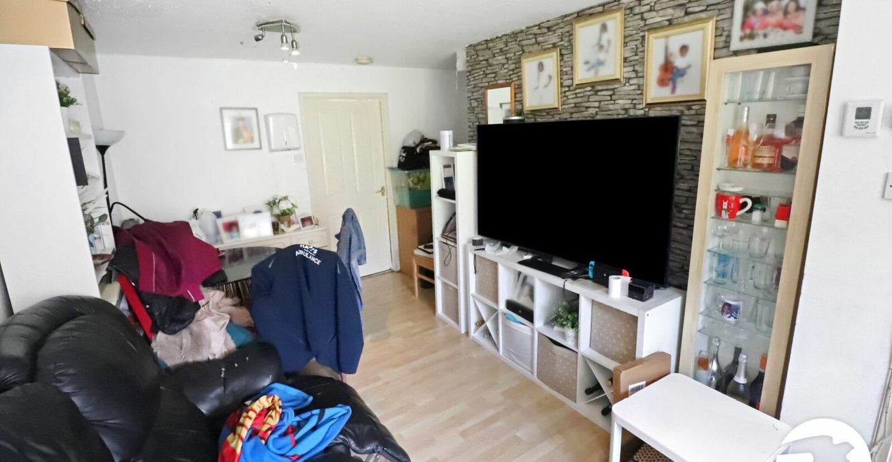 2 bedroom house for sale in London | Robinson Jackson