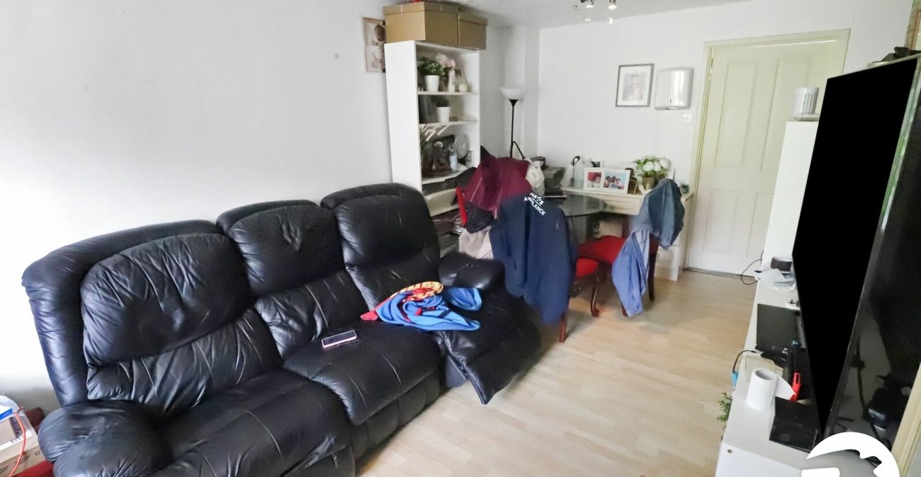 2 bedroom house for sale in London | Robinson Jackson