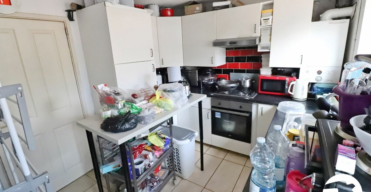 2 bedroom house for sale in London | Robinson Jackson