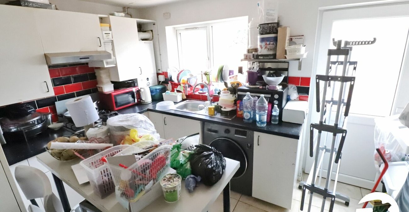 2 bedroom house for sale in London | Robinson Jackson