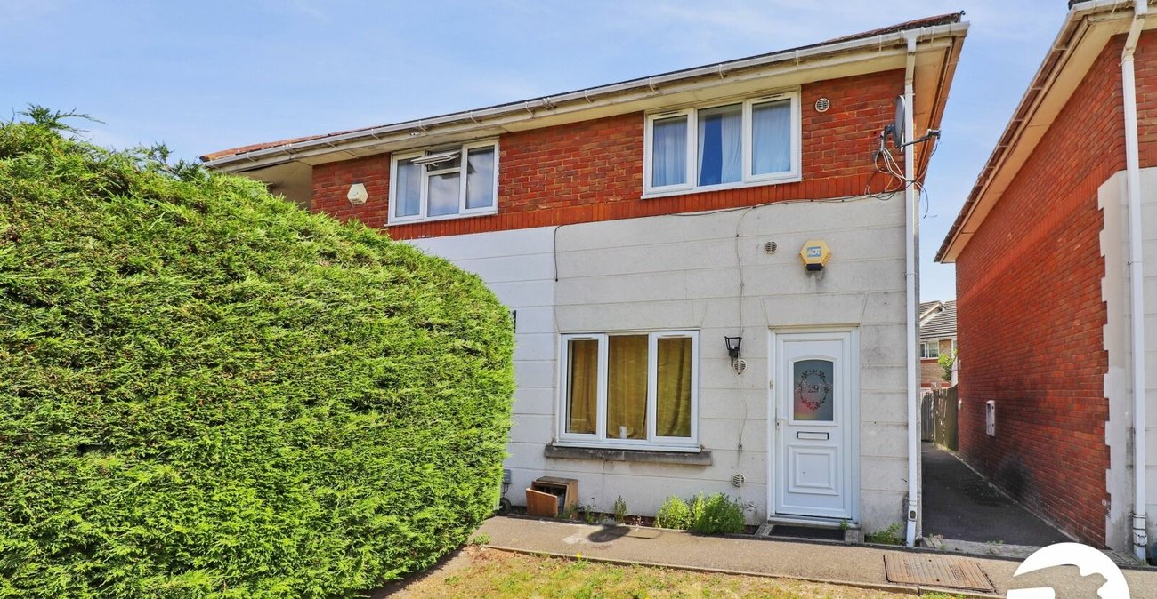 2 bedroom house for sale in London | Robinson Jackson