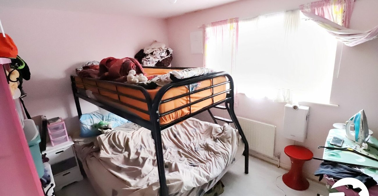 2 bedroom house for sale in London | Robinson Jackson