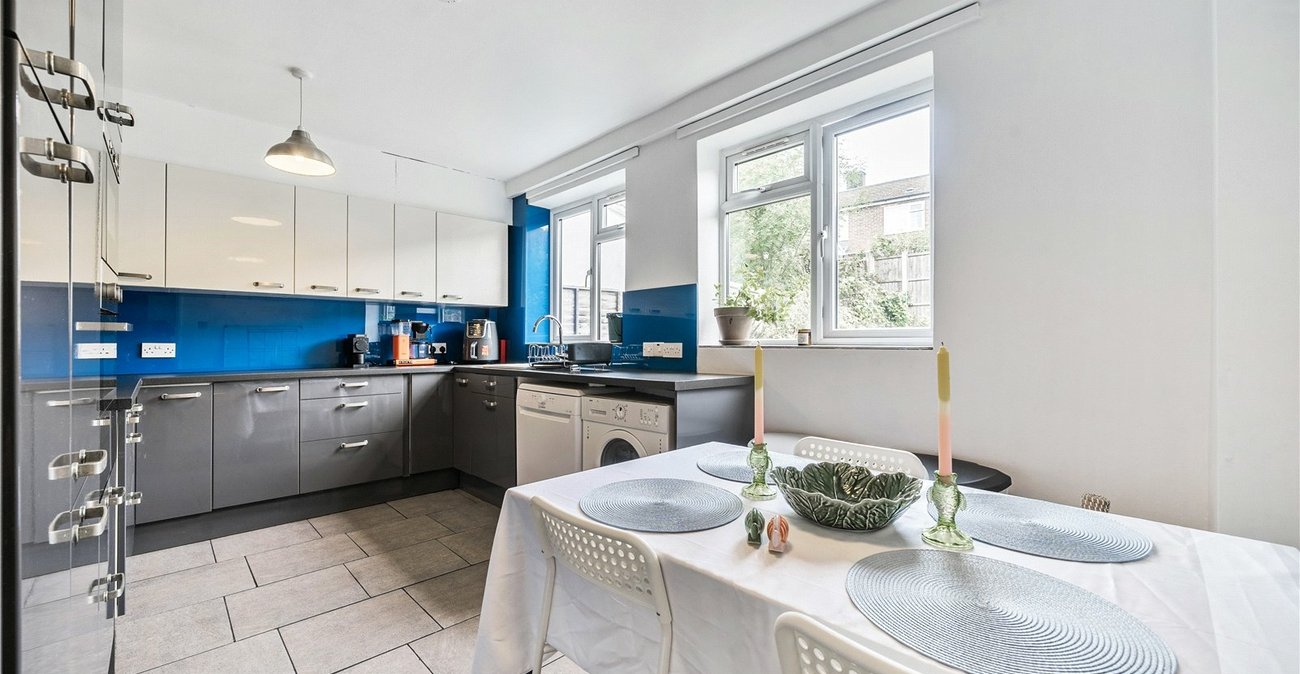 3 bedroom house for sale in London | Robinson Jackson