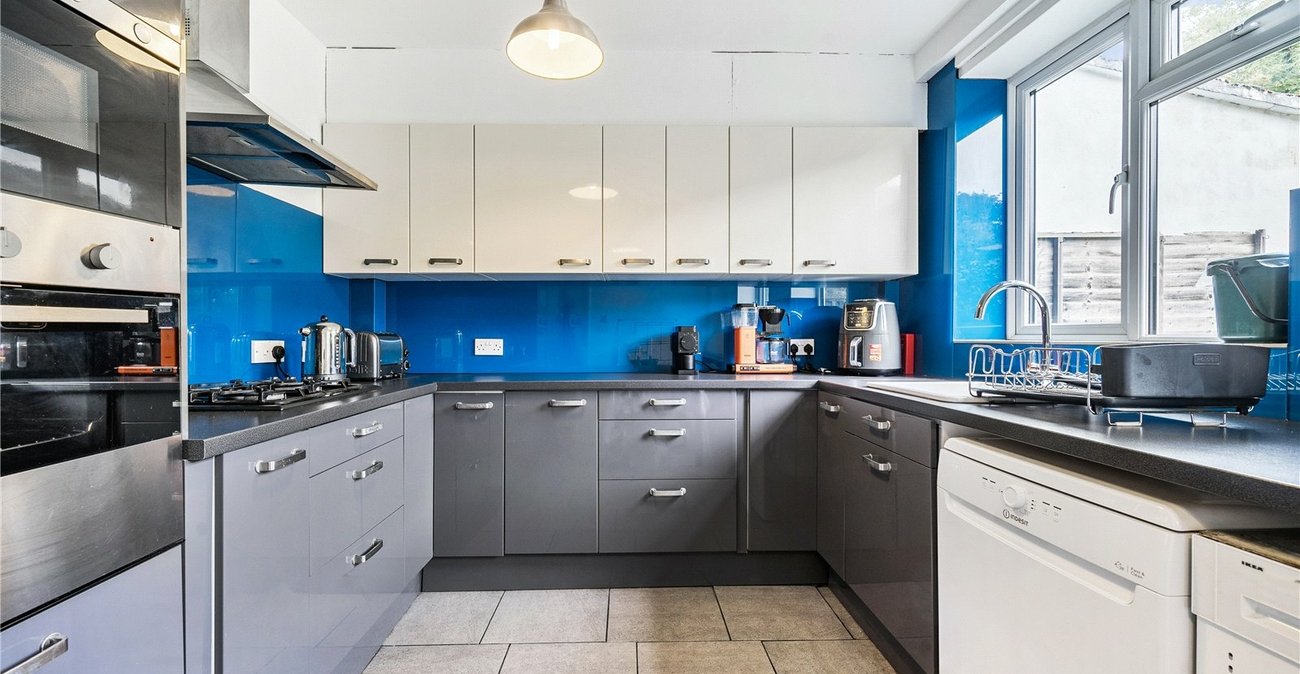 3 bedroom house for sale in London | Robinson Jackson