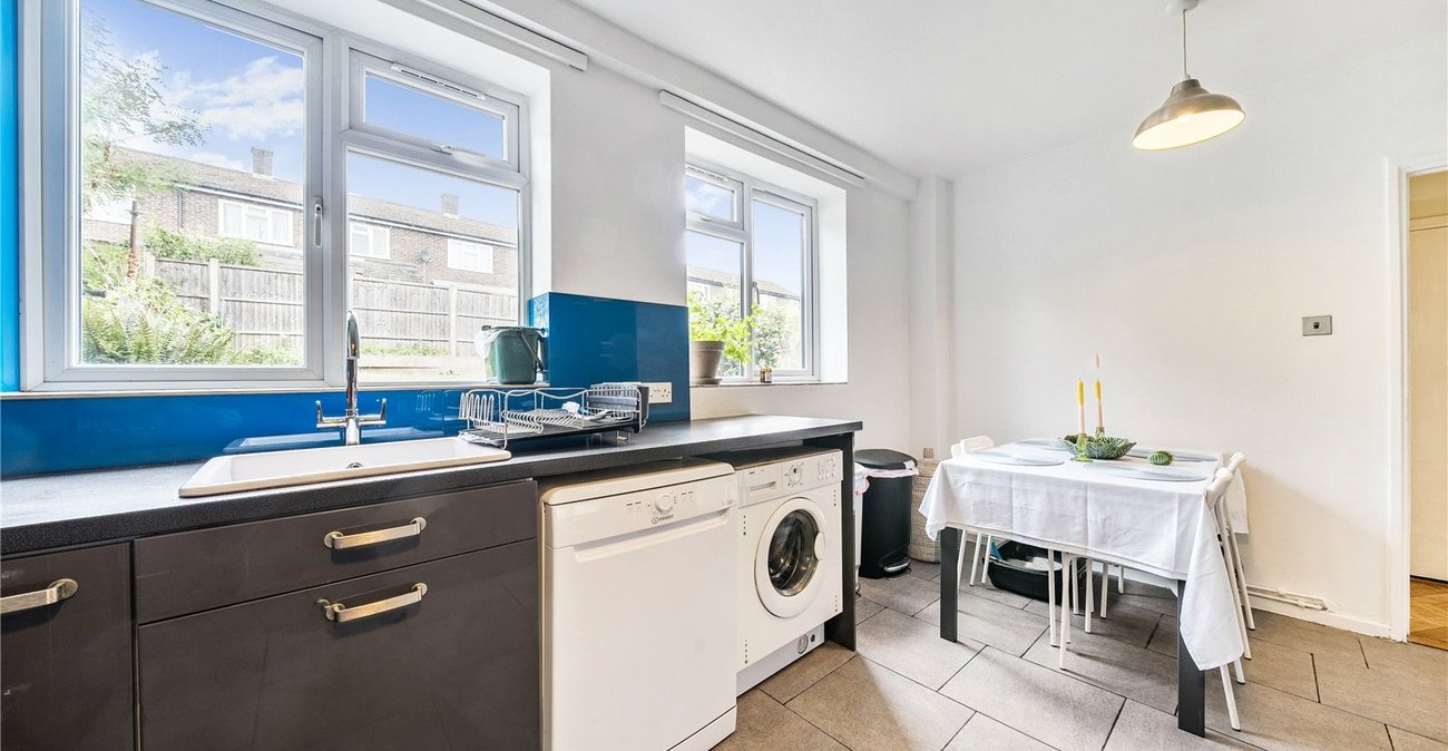 3 bedroom house for sale in London | Robinson Jackson