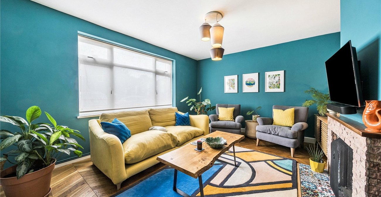 3 bedroom house for sale in London | Robinson Jackson