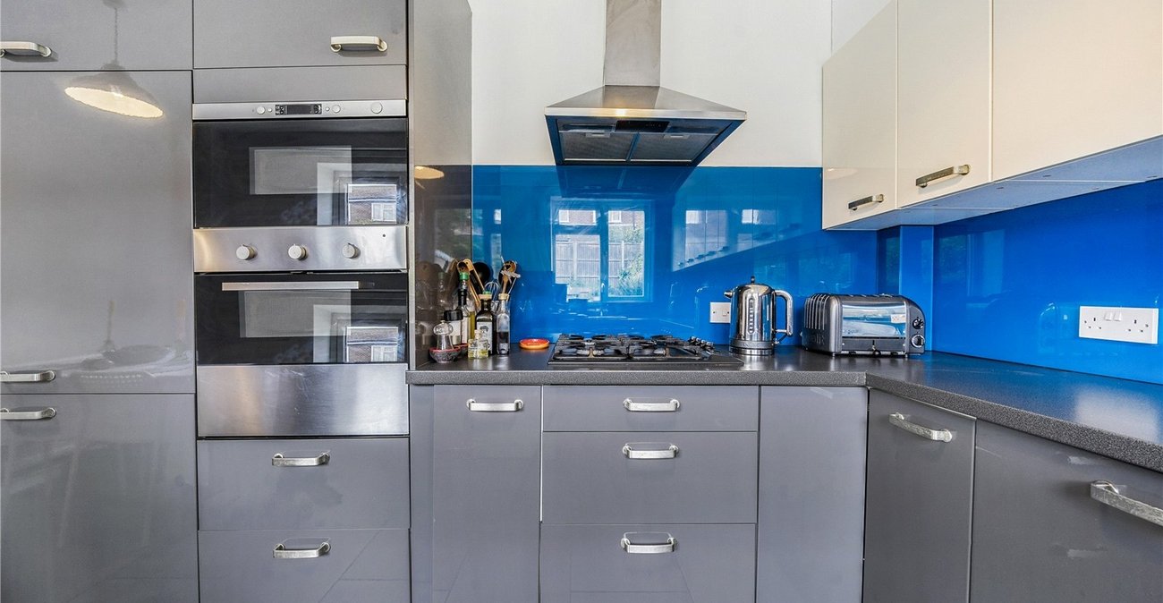 3 bedroom house for sale in London | Robinson Jackson