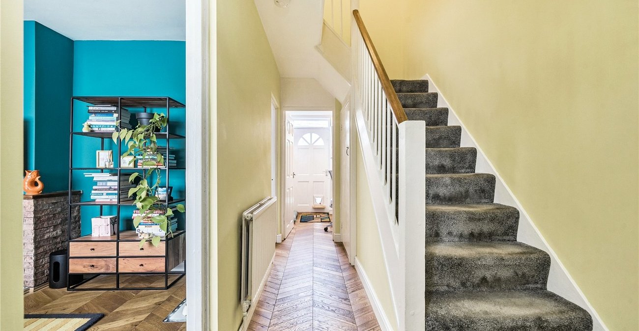 3 bedroom house for sale in London | Robinson Jackson