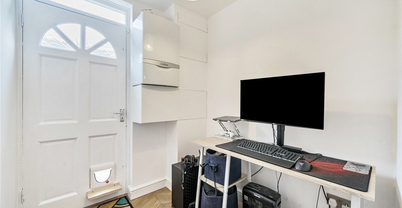 3 bedroom house for sale in London | Robinson Jackson