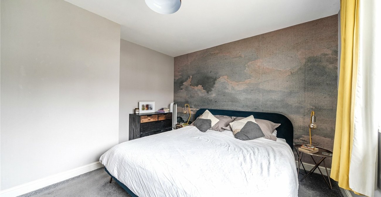 3 bedroom house for sale in London | Robinson Jackson