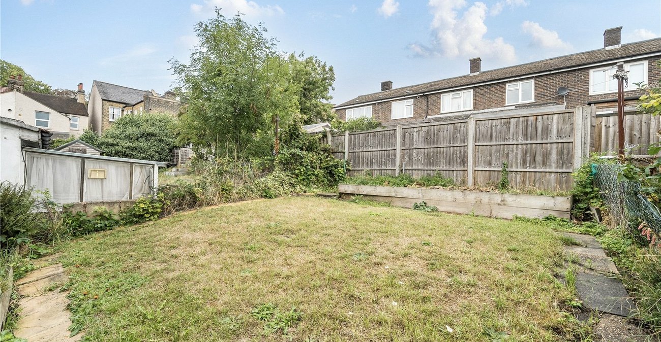 3 bedroom house for sale in London | Robinson Jackson